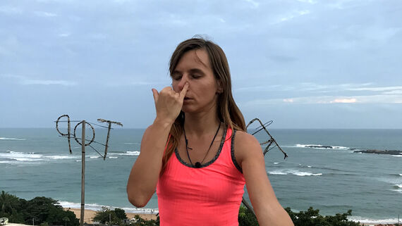 Нади Содана Пранаяма – позиция 3